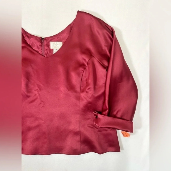 VIE BY VICTORIA ROYAL Women’s VINTAGE Cuffed Sleeve V‎ Neck Burgundy Top 18 - Picture 2 of 16
